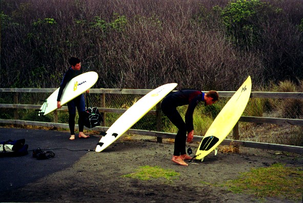 Luke and Hartmut before surfing in Raglan